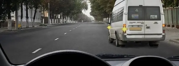 Обязаны ли Вы уступить дорогу маршрутному транспортному средству, отъезжающему от тротуара, где нет 