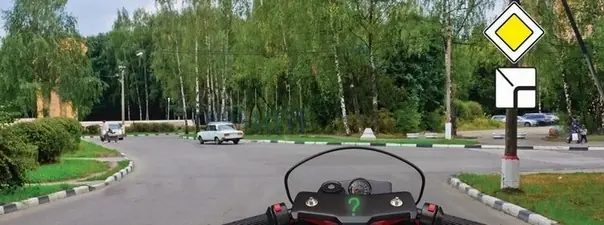 Вы намерены продолжить движение по главной дороге. Обязаны ли Вы при этом включить указатели правого