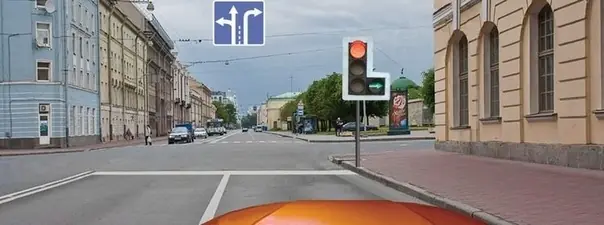 Вы намеревались проехать перекрёсток в прямом направлении. Как следует поступить, если Вы не успели 