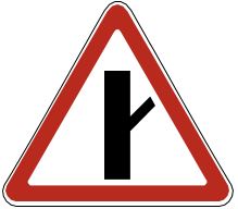 Знак 2.3.4 Примыкание второстепенной дороги