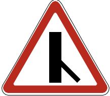 Знак 2.3.6 Примыкание второстепенной дороги